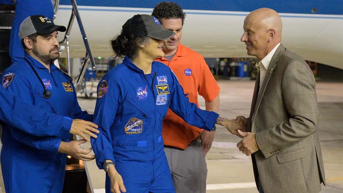 Uzayda mahsur kalan NASA astronotları dünyaya döndü