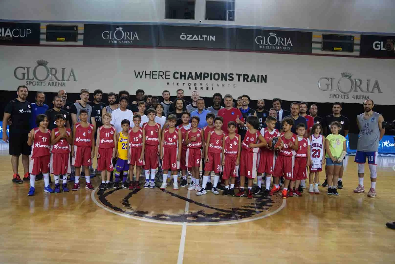 Corendon Airlines ve Anadolu Efes’in güç birliği 5. yılında