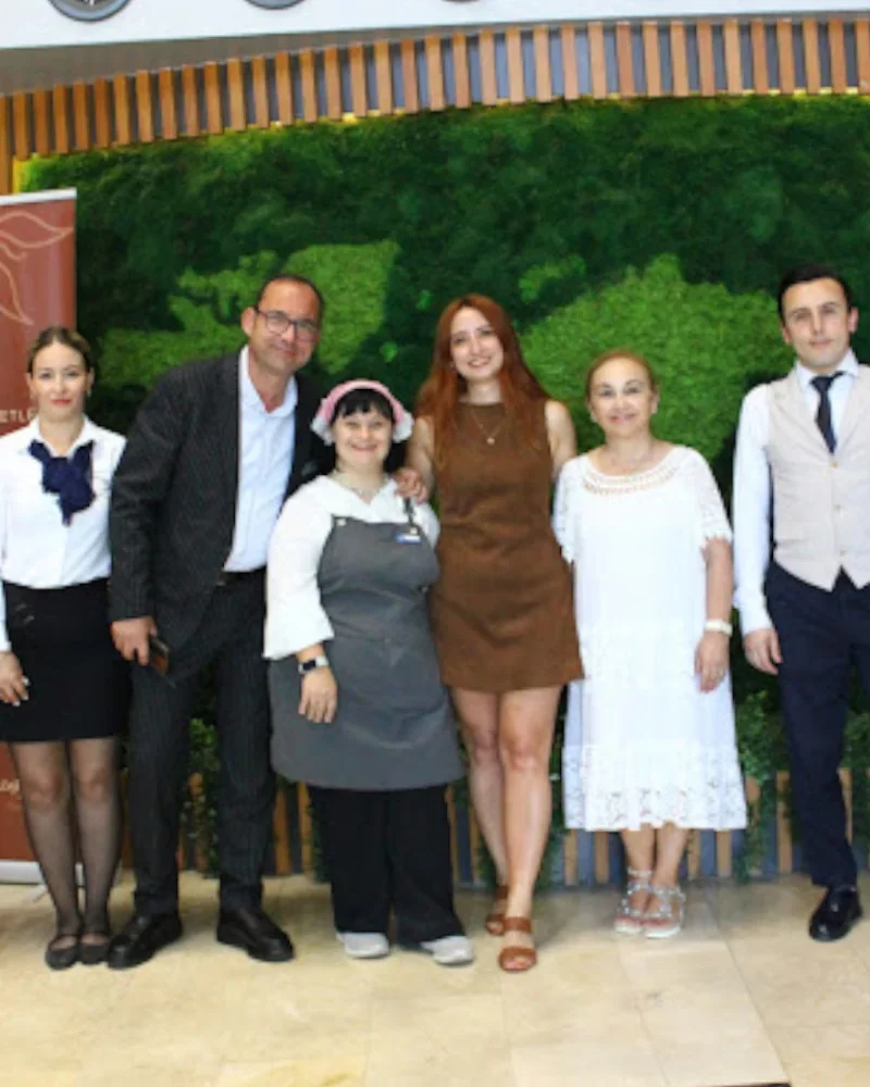 Turizm ve Otelcilik mezunu Down Sendromlu Ayçe, Best Western İzmir ile turizmci oldu