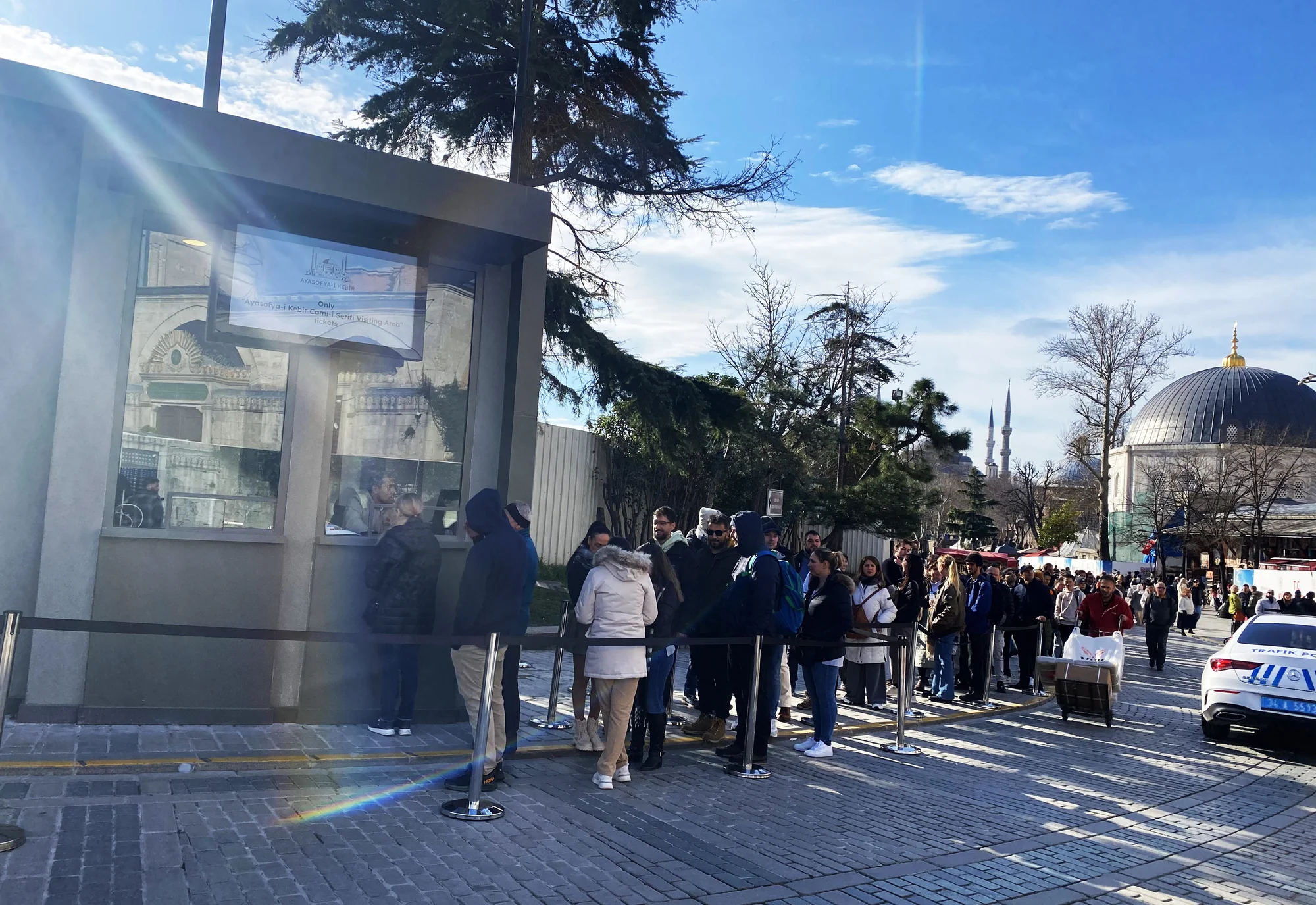 Ayasofya’ya girişler ayrıldı, turistler ücret ödemeye başladı
