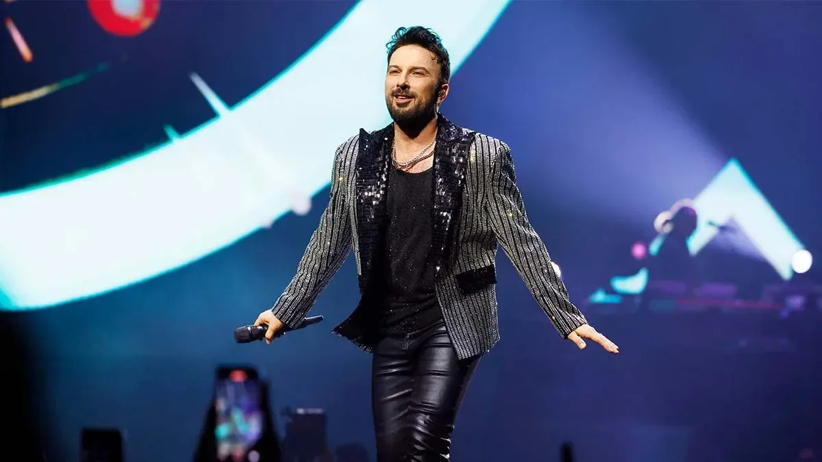Megastar Tarkan Berlin’i salladı, 10 bin izleyiciyle buluştu