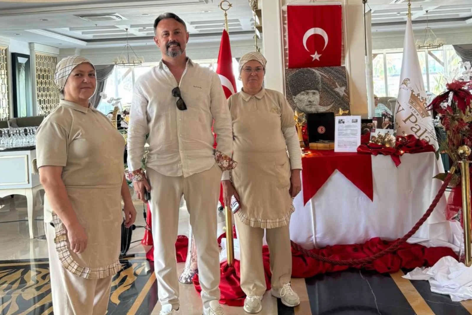 Mary Palace Hotel'daki zafer coşkusuna turistler de katıldı