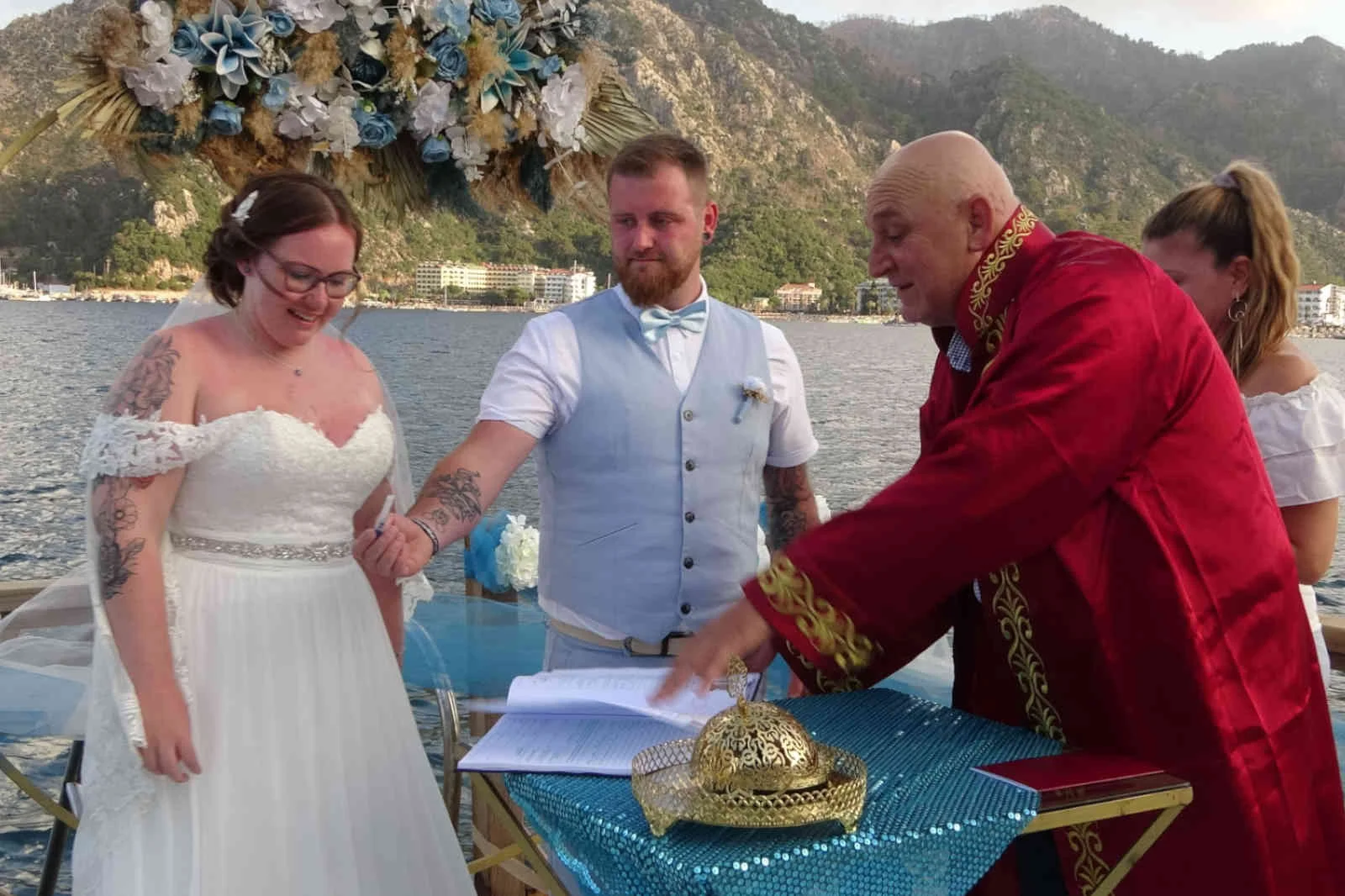 İngilizler sadece tatil için değil evlenmek için de Marmaris'i tercih ediyor