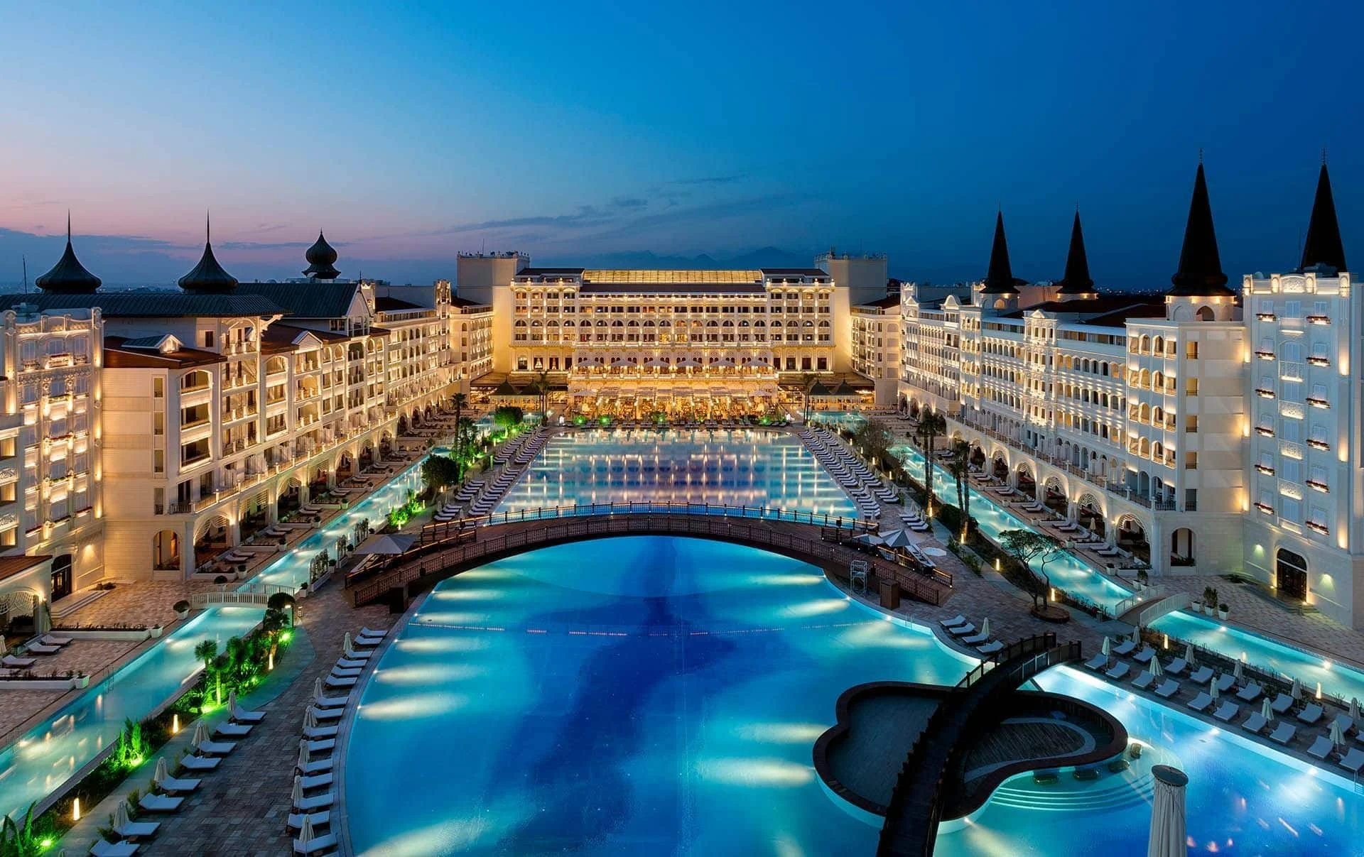 Rus turistlerden yılbaşı için Titanic Mardan Palace’a yoğun ilgi