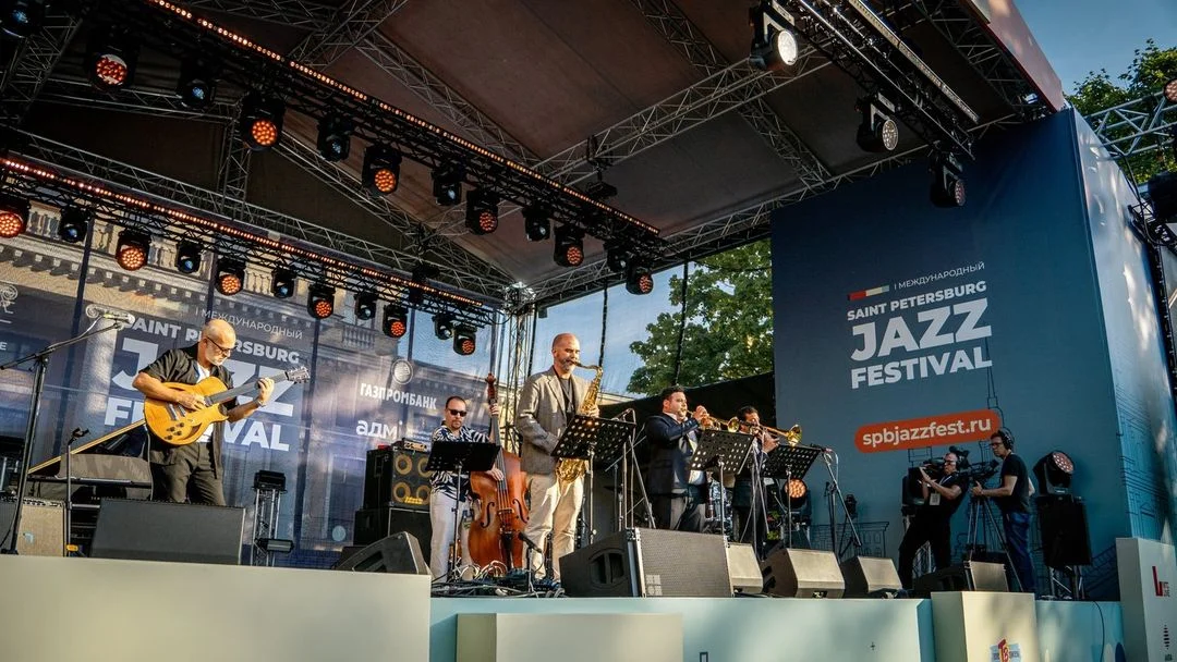 Akra Jazz Band, St.Petersburg’da müzikseverlerle buluştu