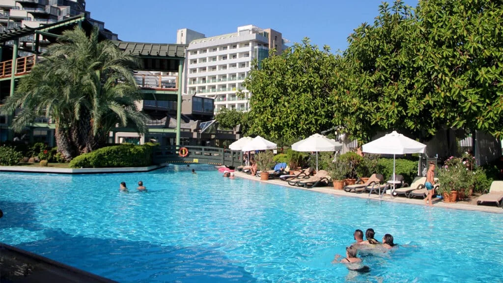 Rus turistlerin tercihi ısıtmalı havuza sahip oteller