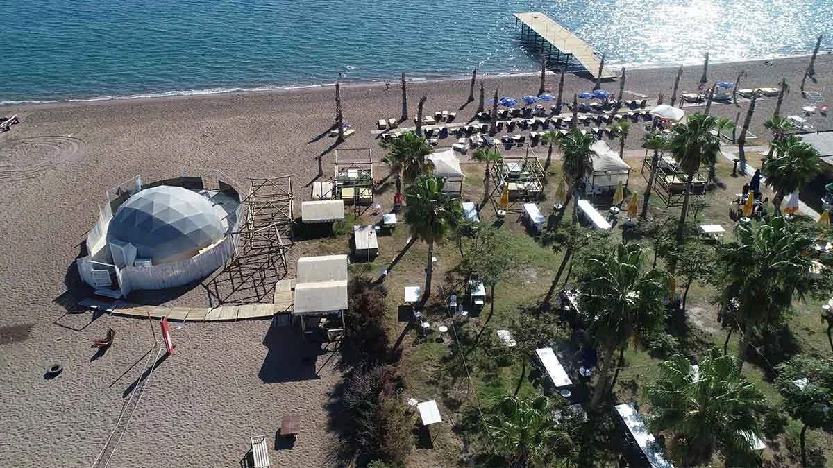 Antalya’da plaja kaçak inşa ettiği Kubbe ile otellere rakip oldu!