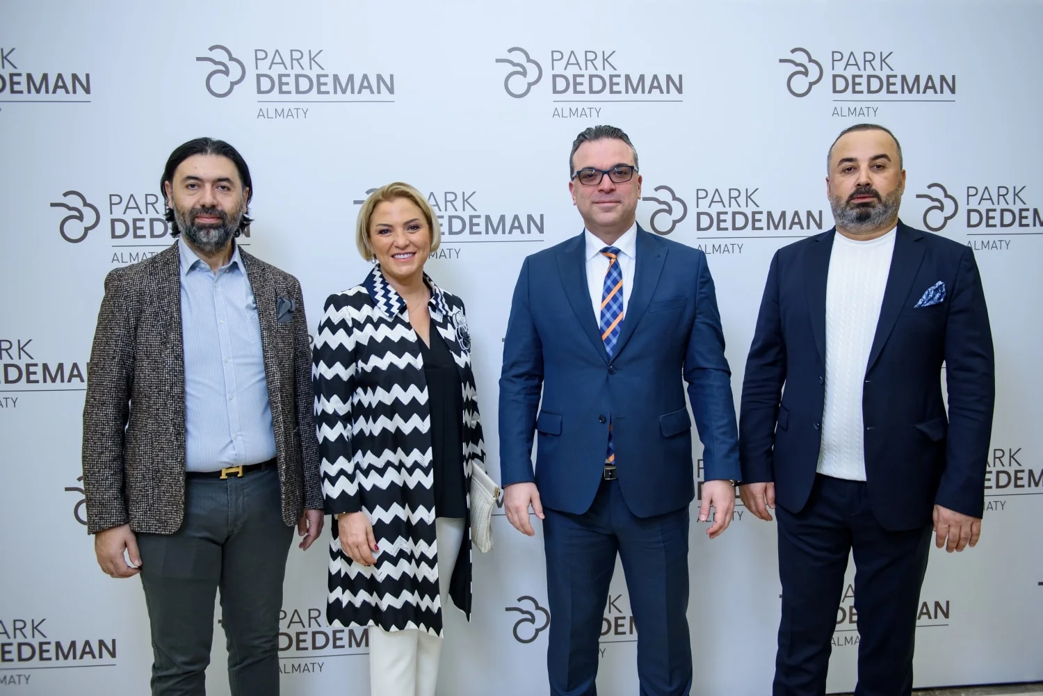 Kazakistan’da Dedeman bayrağı dalgalanıyor