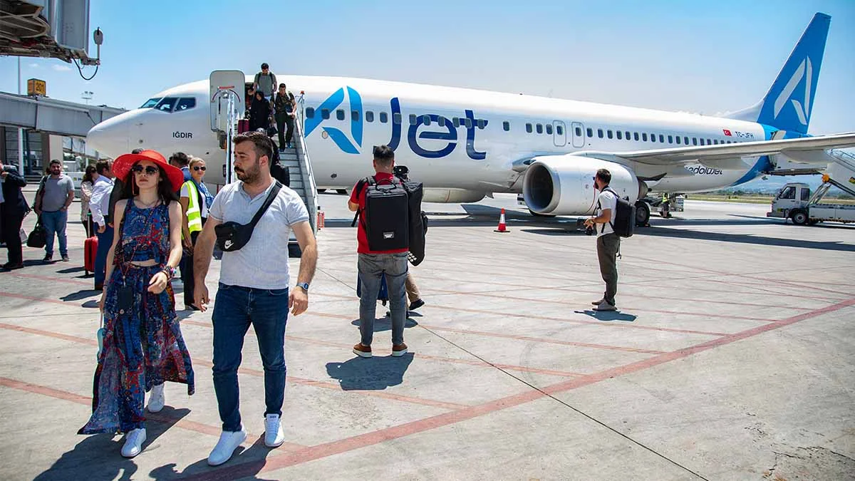 AJet’ten 40 dolara yurt dışı uçak bileti