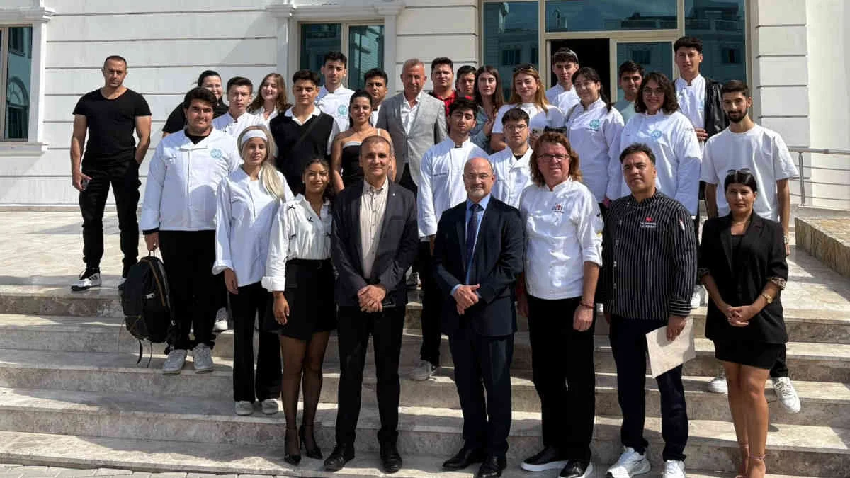 Ali Rıza Dölkeleş ve Limak Cyprus Deluxe Hotel yöneticileri, gastronomi öğrencileri ile buluştu