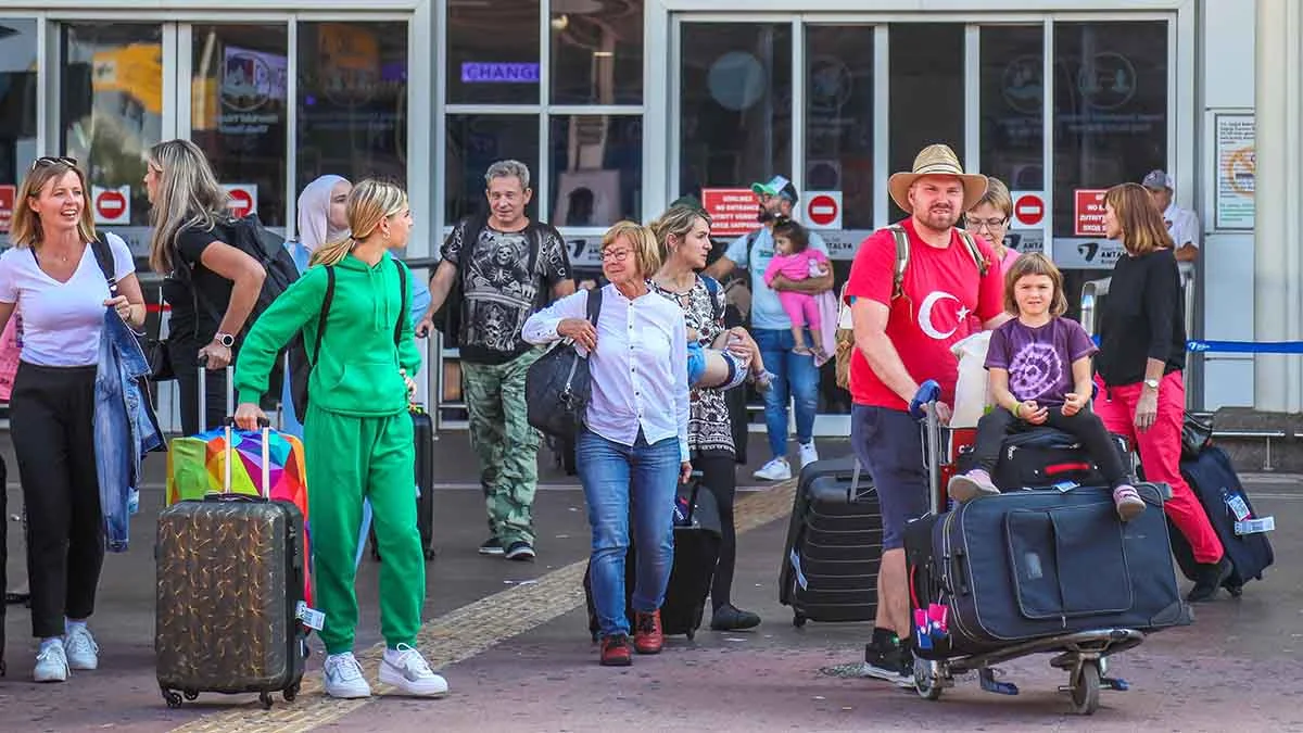 Antalya turizmi 4 milyonu aştı