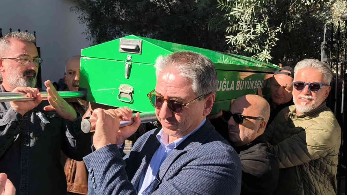 Turizmciler, son yolculuğunda Avni Aker’i yalnız bırakmadı