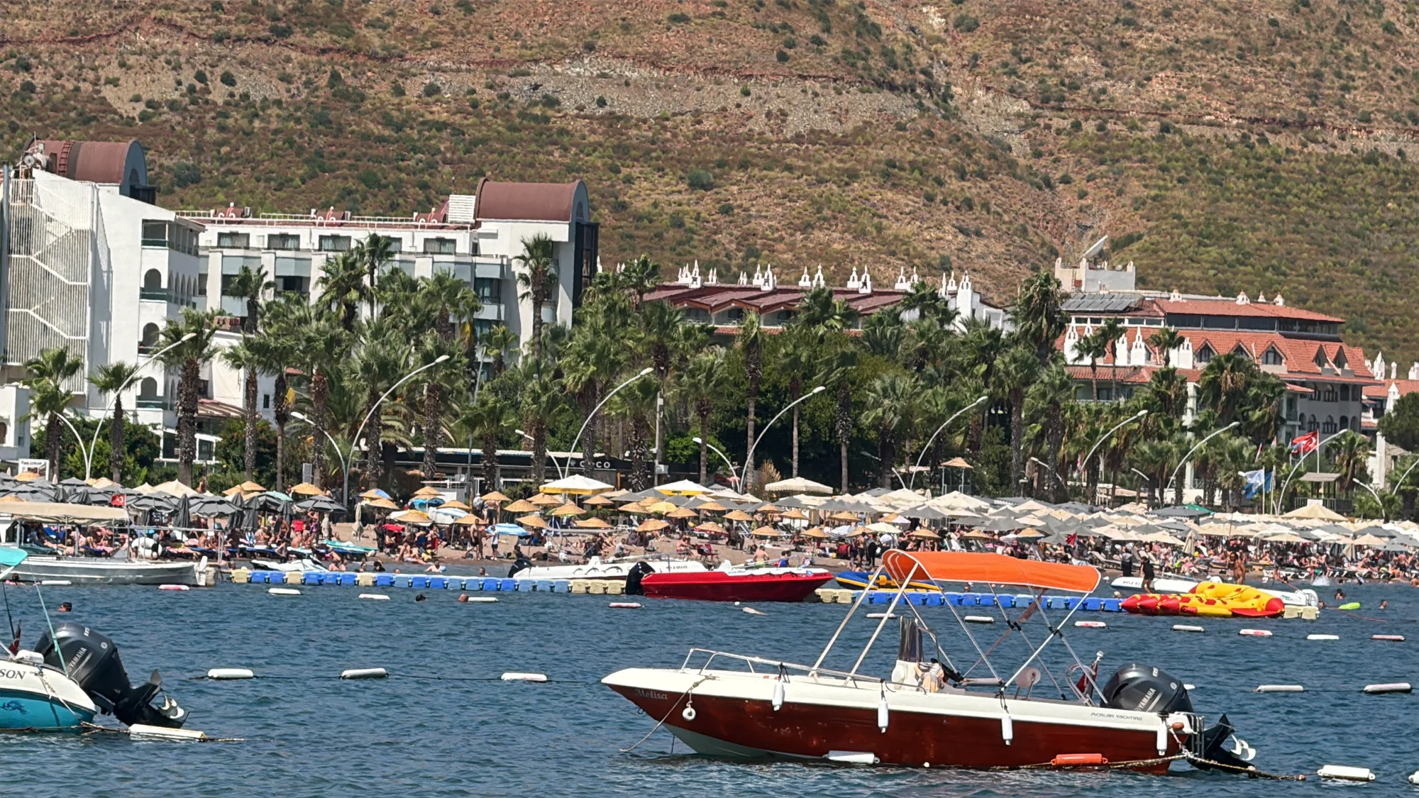 Marmaris’te yerli turistin daha yüksek fiyatla konakladığı iddiası doğru değil