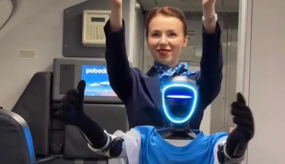 Rus havayolu şirketinde robot kabin memuru görev yapıyor
