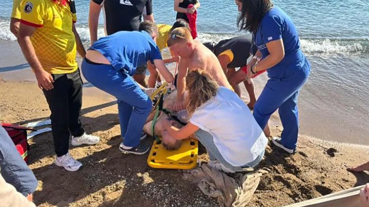 Plajda rahatsızlanan Alman turist hastane yolunda hayatını kaybetti