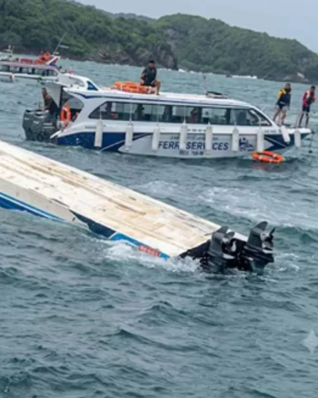 Sürat teknesi alabora oldu: 15 turist hayatını kaybetti
