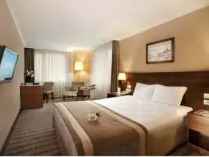 Antalya'da tatil yapan küçük turist otel odasında hayatını kaybetti