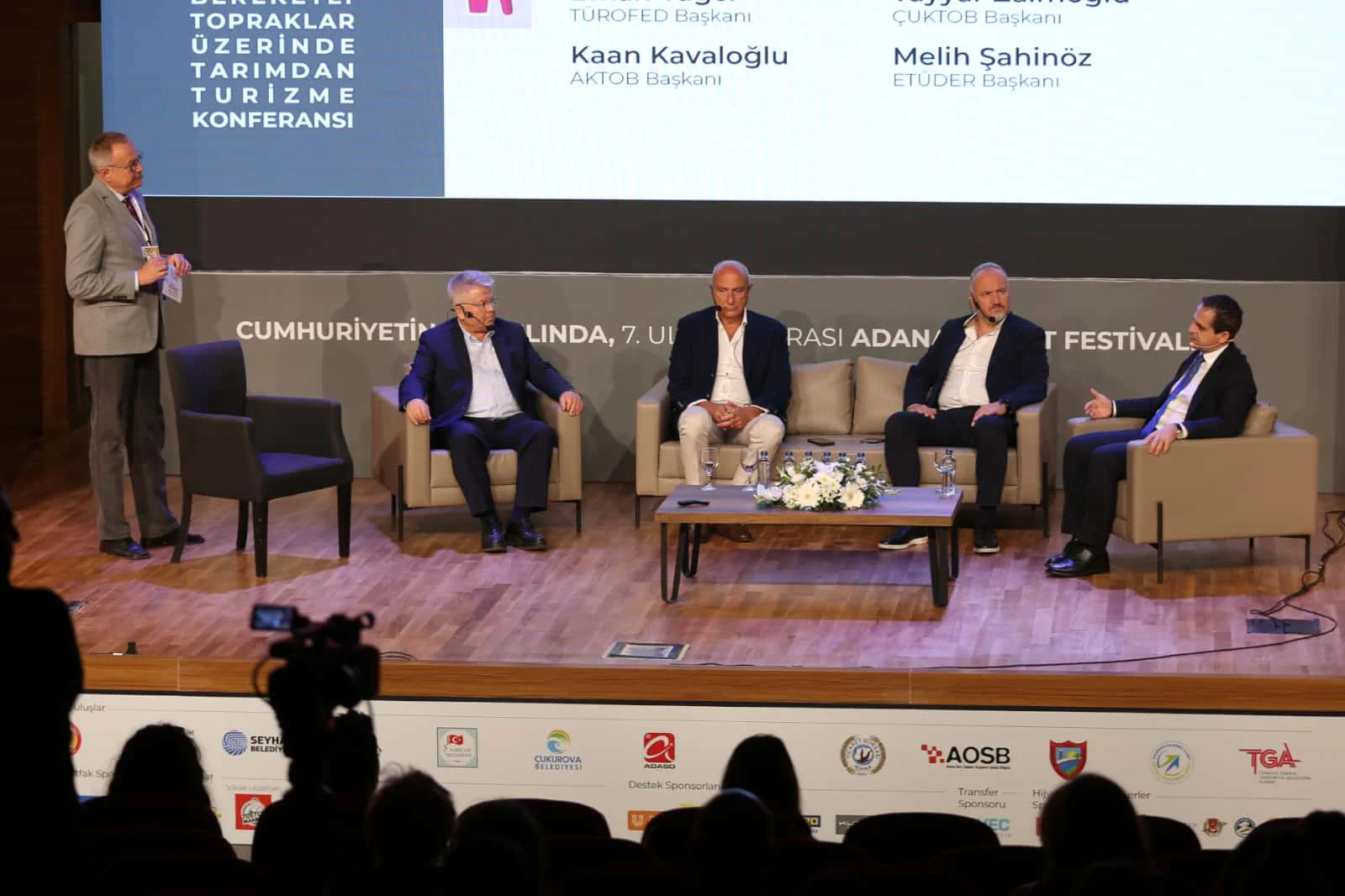 Gastronomi dünyasının etkin isimleri Adana’da Türkiye gastronomisini konuştu