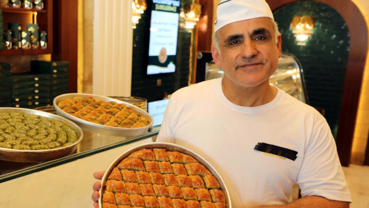 ABD’ye yazılımcı olarak gitti Baklavacı oldu: Elon Musk ve Paris Hilton’a Baklava yedirdi