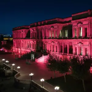 Çırağan Palace Kempinski, “Meme Kanseri” için pembeye büründü