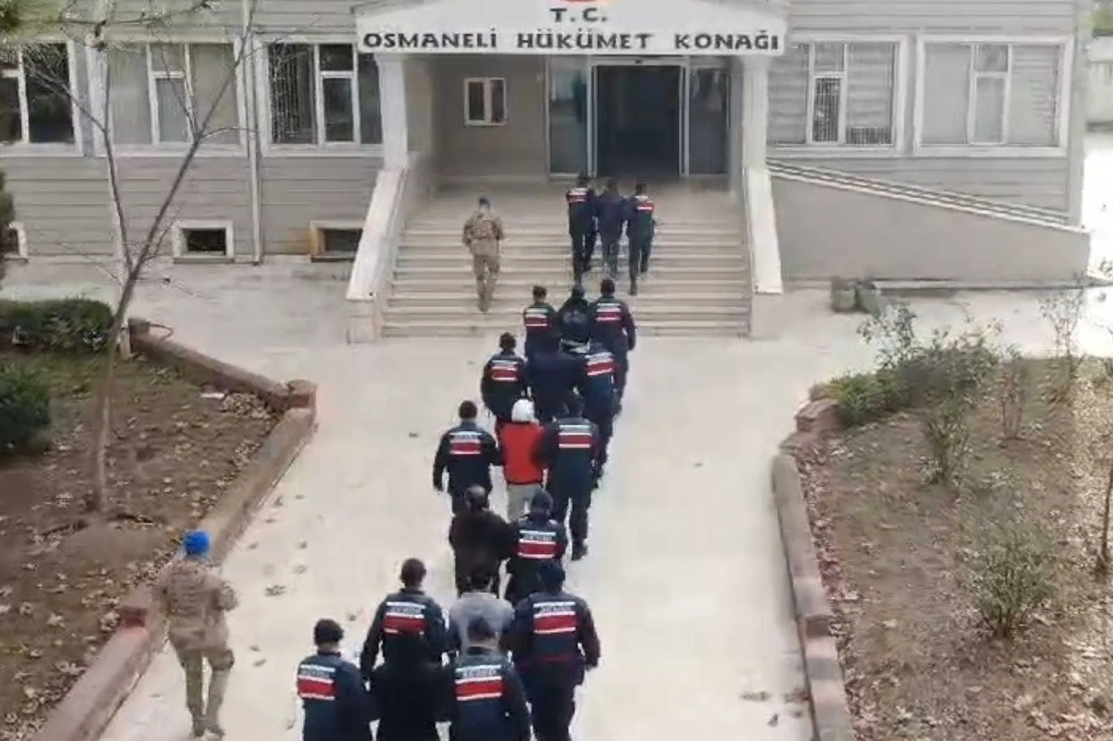 Tatil yapmak isteyenleri 385 milyon TL dolandırdılar
