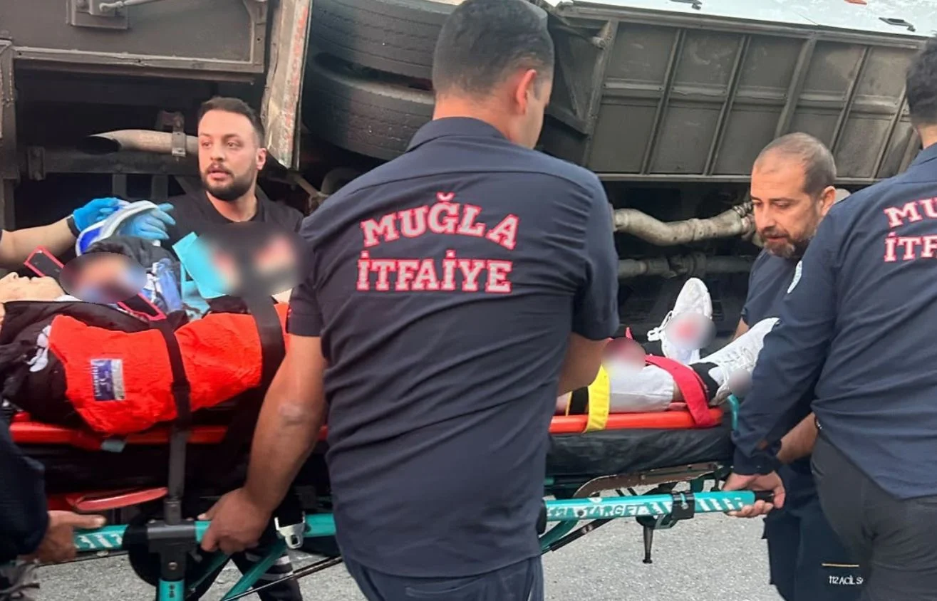 Otel personel minibüsü devrildi: 2’si ağır 3 yaralı