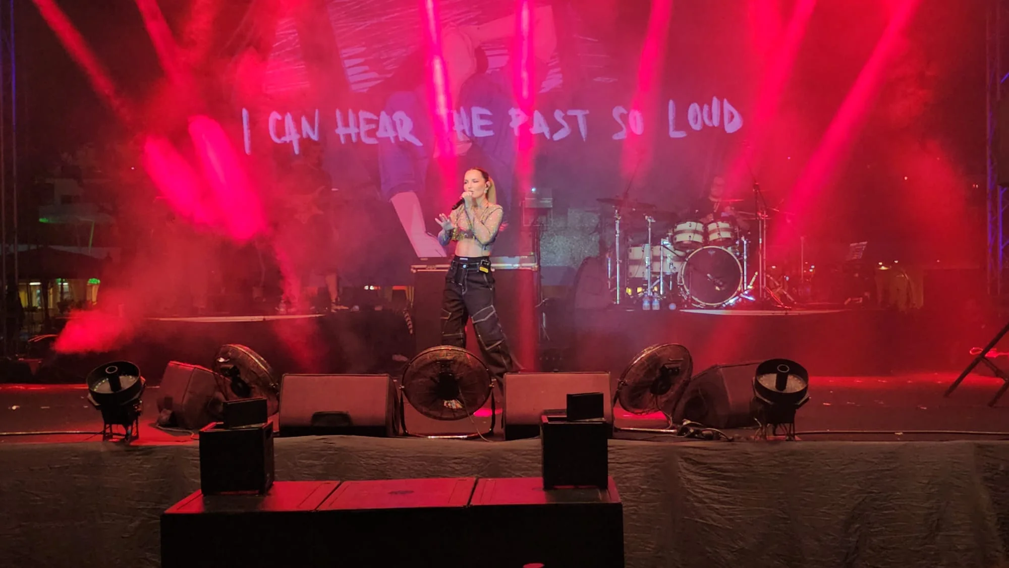Dünyaca ünlü şarkıcıdan, Cornelia Diamond’da coşku dolu bir gece