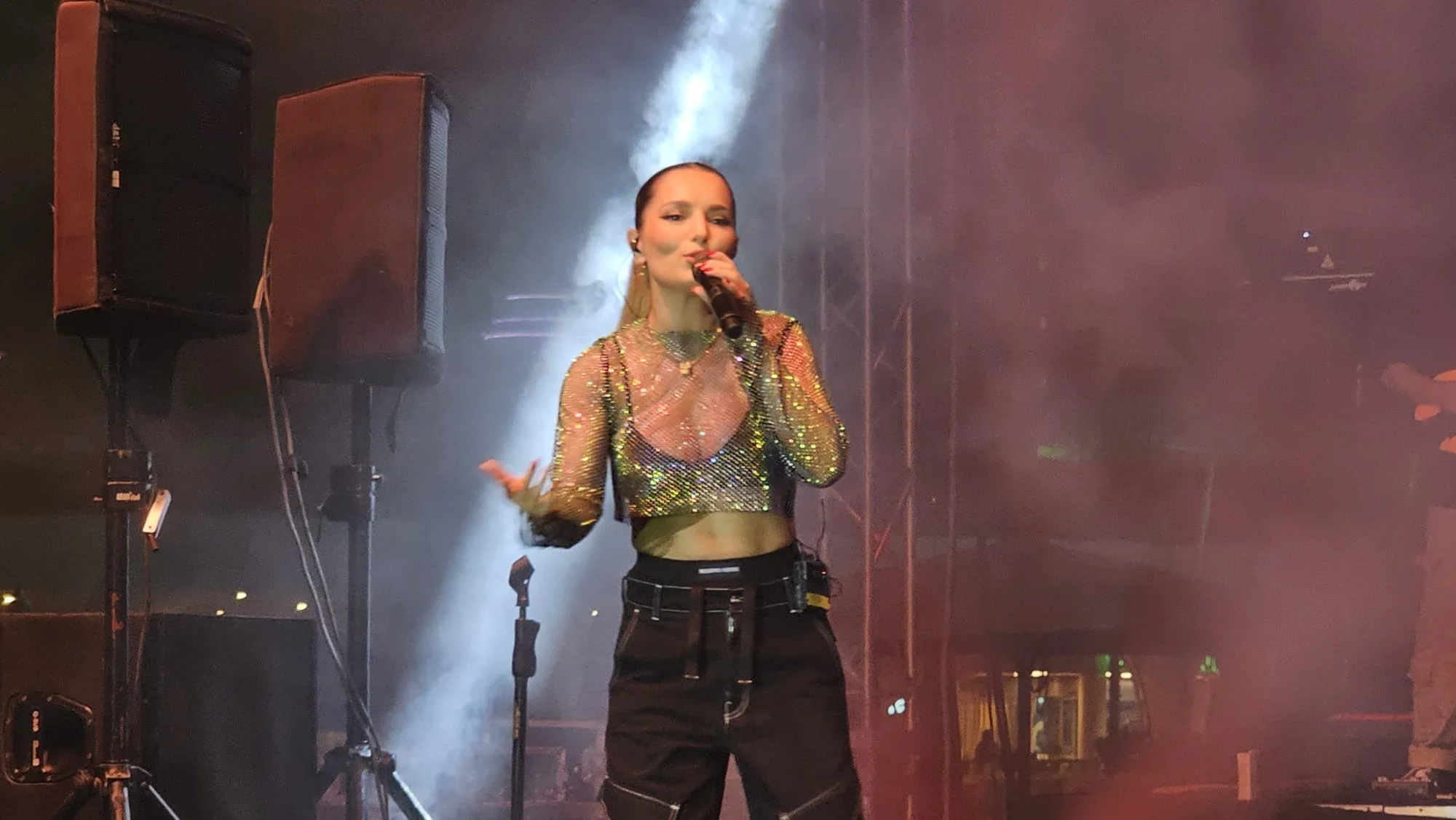 Dünyaca ünlü şarkıcıdan, Cornelia Diamond’da coşku dolu bir gece