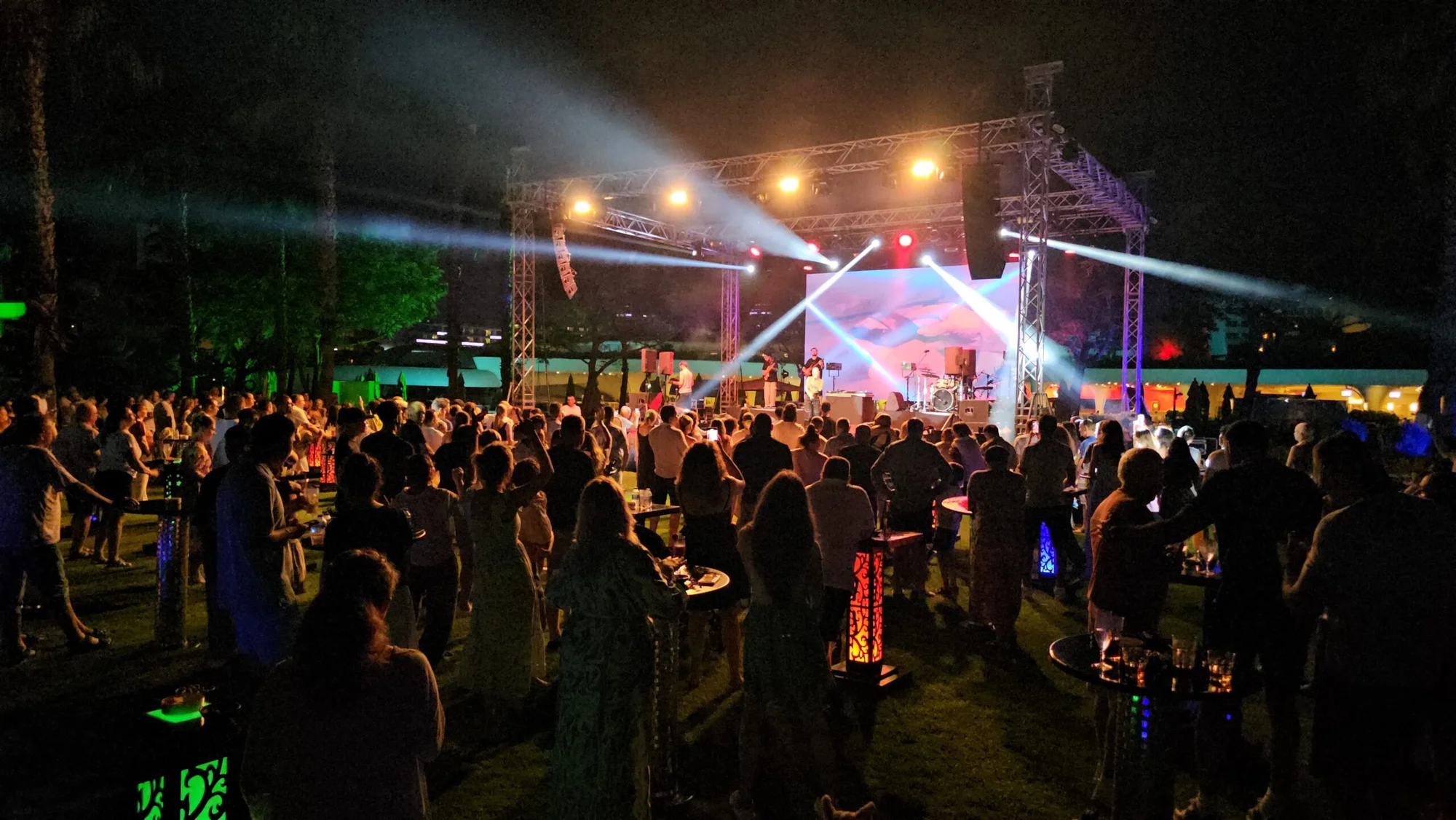Dünyaca ünlü şarkıcıdan, Cornelia Diamond’da coşku dolu bir gece