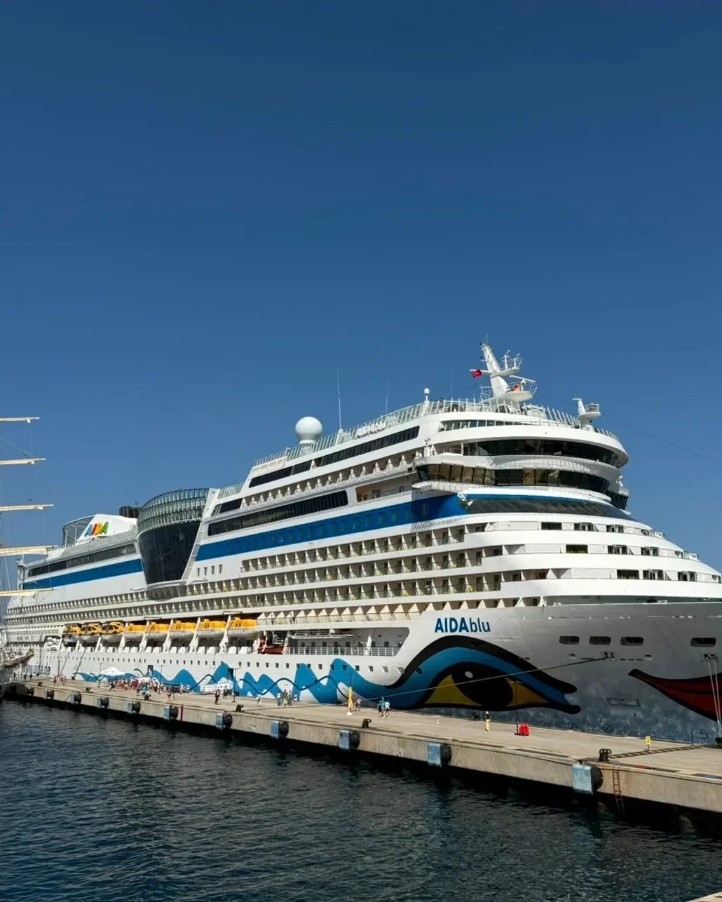 Bodrum'a 3 gemiyle 2 bin 761 turist geldi