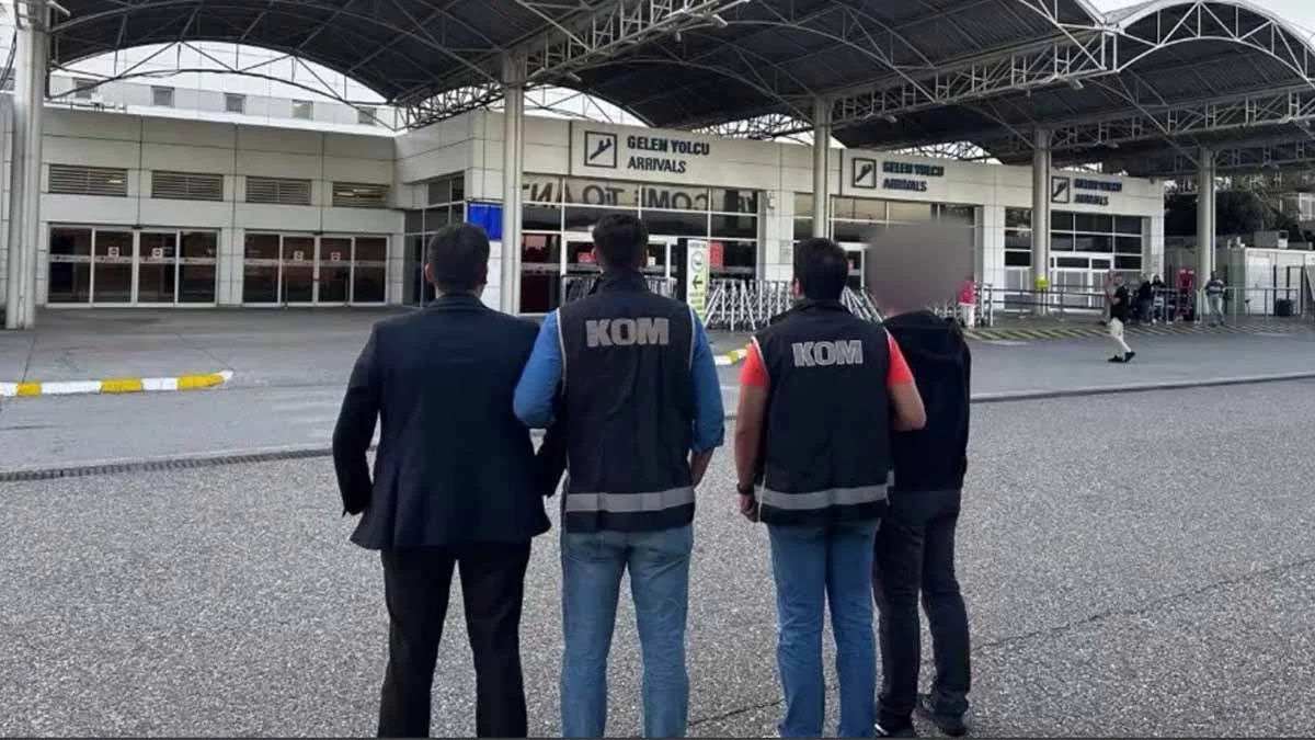 Antalya Havalimanı Gümrük Müdürlüğü'nde görevli 5 memur tutuklandı