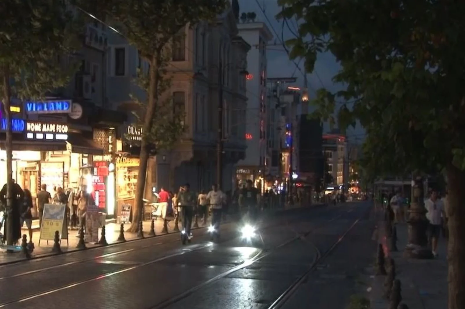 Turistler otellerden kaçıyor