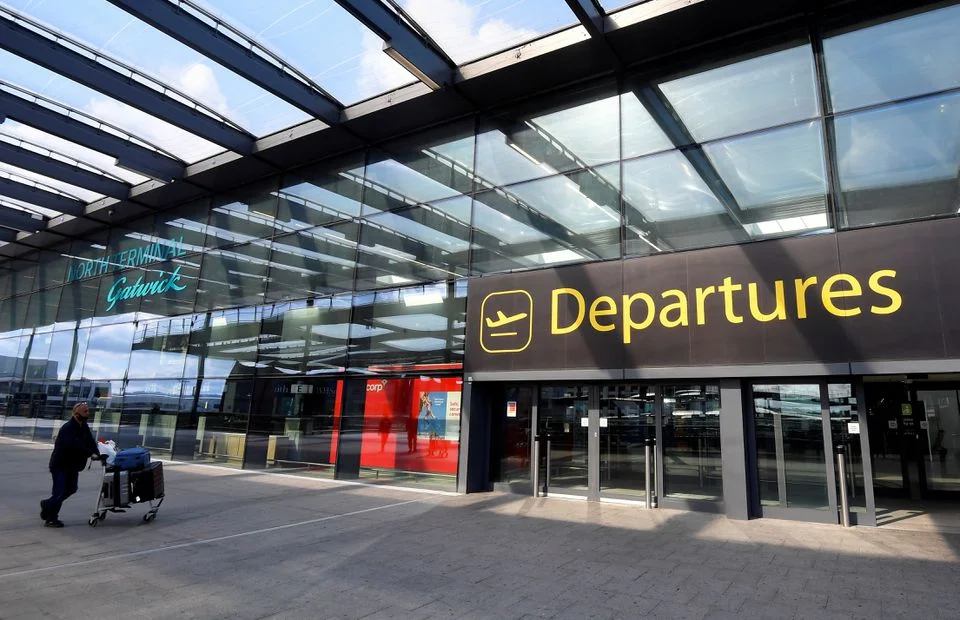 Gatwick Havalimanı’nda hastalanan çalışanlar nedeniyle uçuşlara sınırlama getirildi