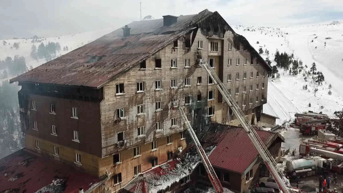 78 kişinin hayatını kaybettiği otel yangınına ilişkin Bakanlık Başmüfettişi hakkında soruşturma izni verildi