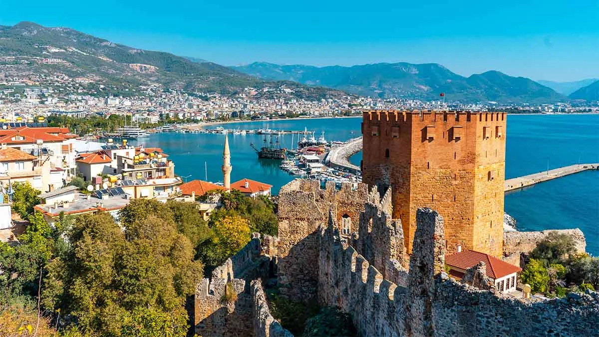 Alanya’da bayram öncesi yerli ve yabancı turistlerin rezervasyon taleplerinde artış