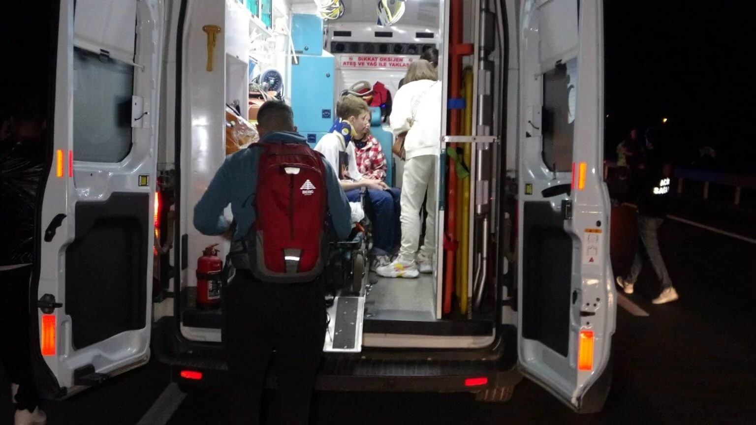 Antalya’da tur minibüsleri çarpıştı, 4'ü turist 6 yaralı