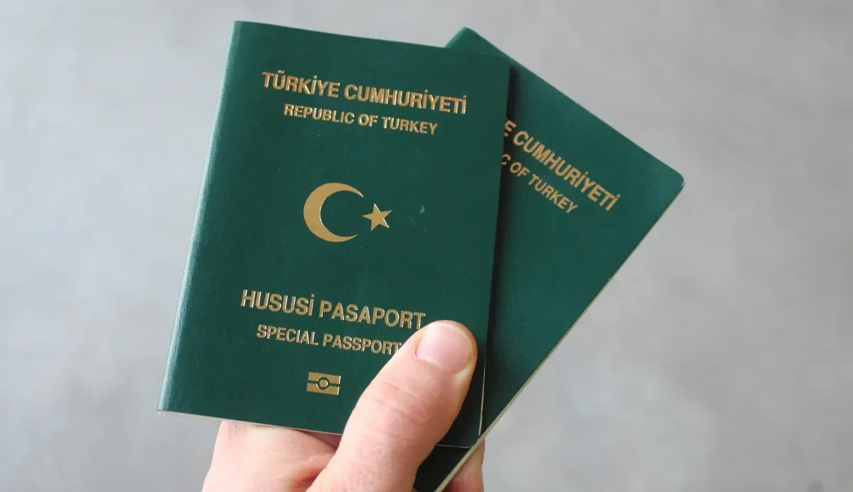 15 yıl boyunca vergisini düzenli ödeyene Yeşil Pasaport verilsin!