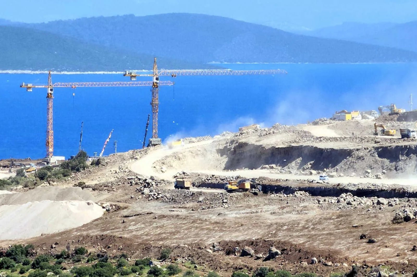 Otel için karada yapılan kıyım deniz içinde de devam ediyor