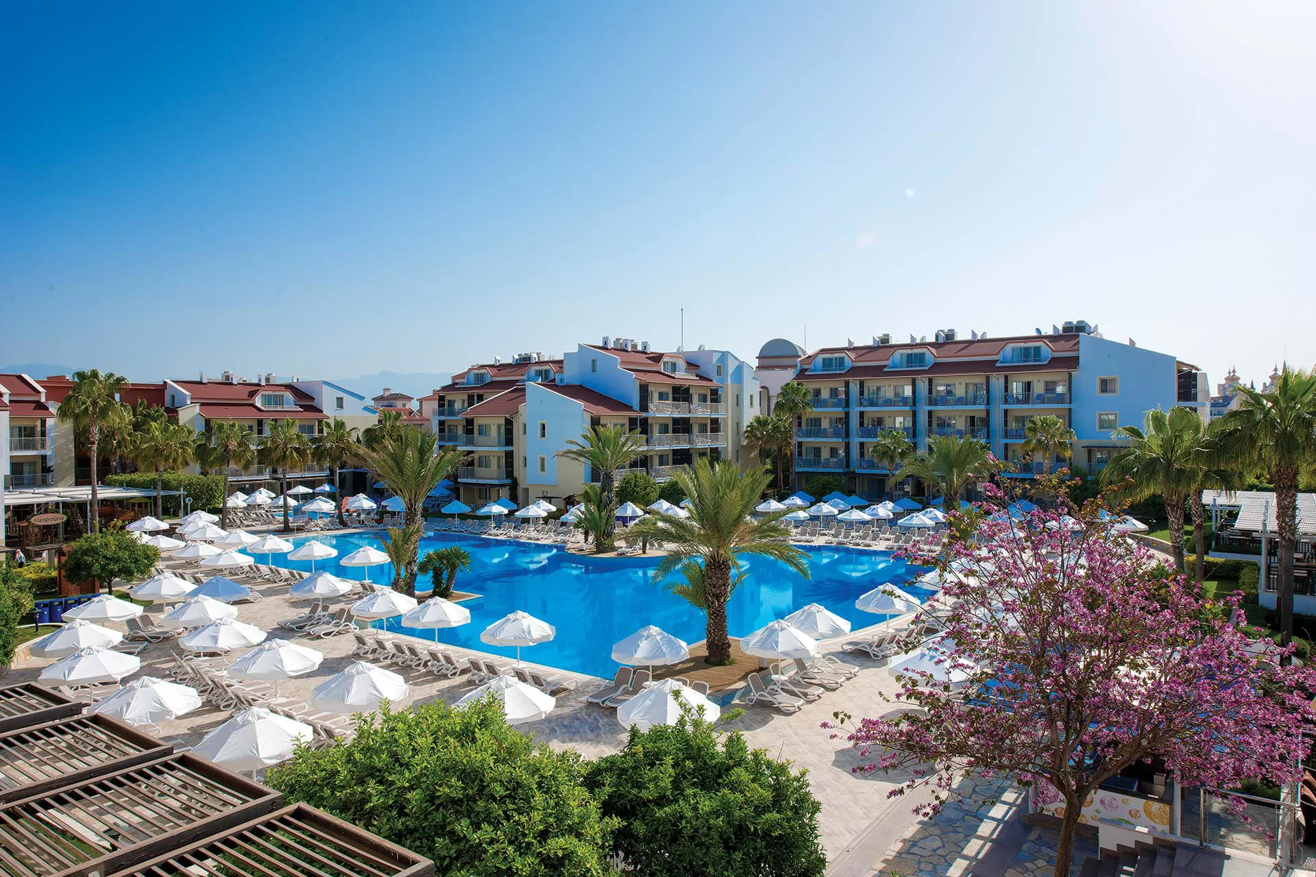 Booking.com’dan Barut Hotels’e 8 ödül birden