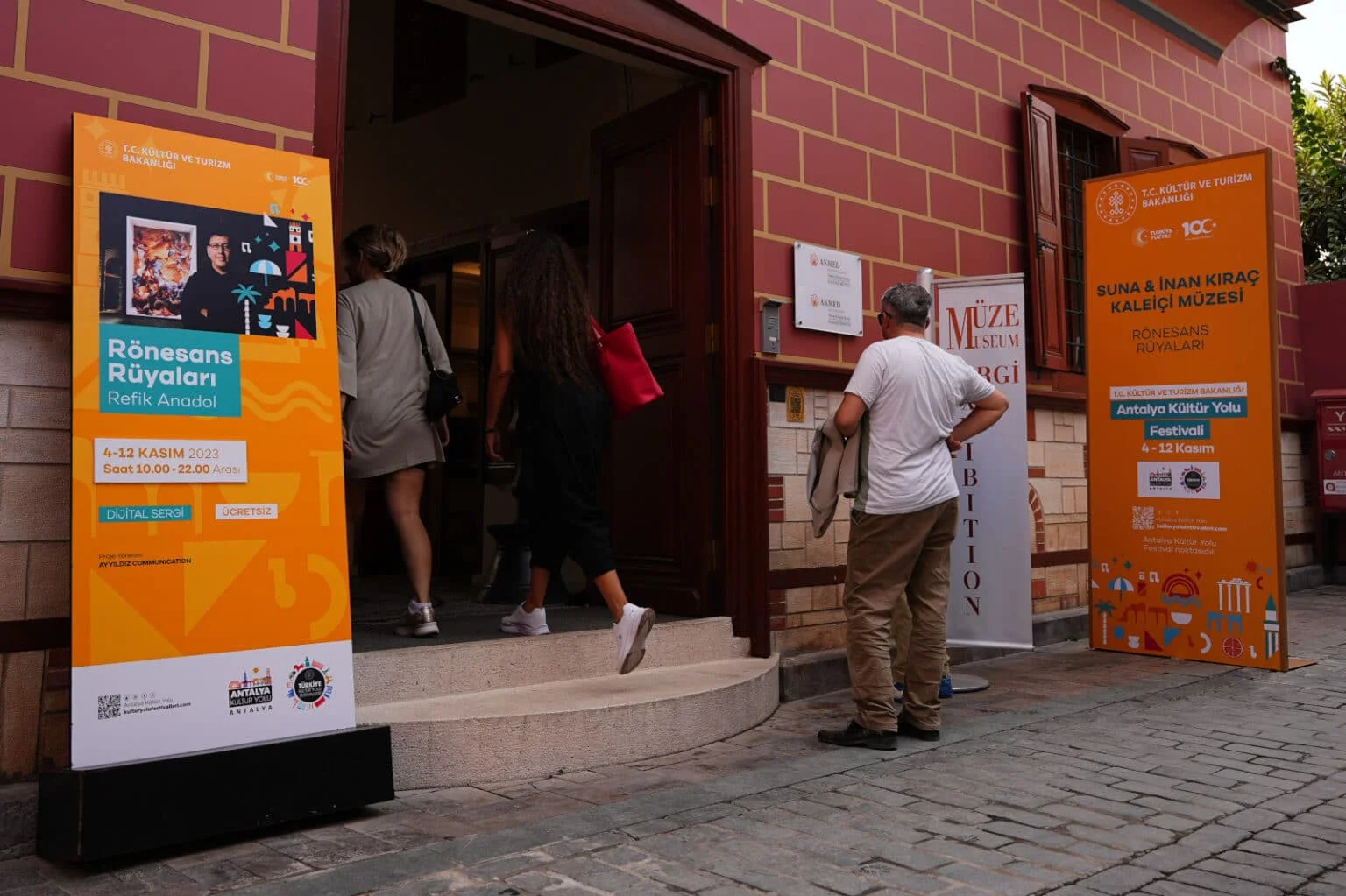 Antalya’nın dört bir yanında festival coşkusu devam ediyor