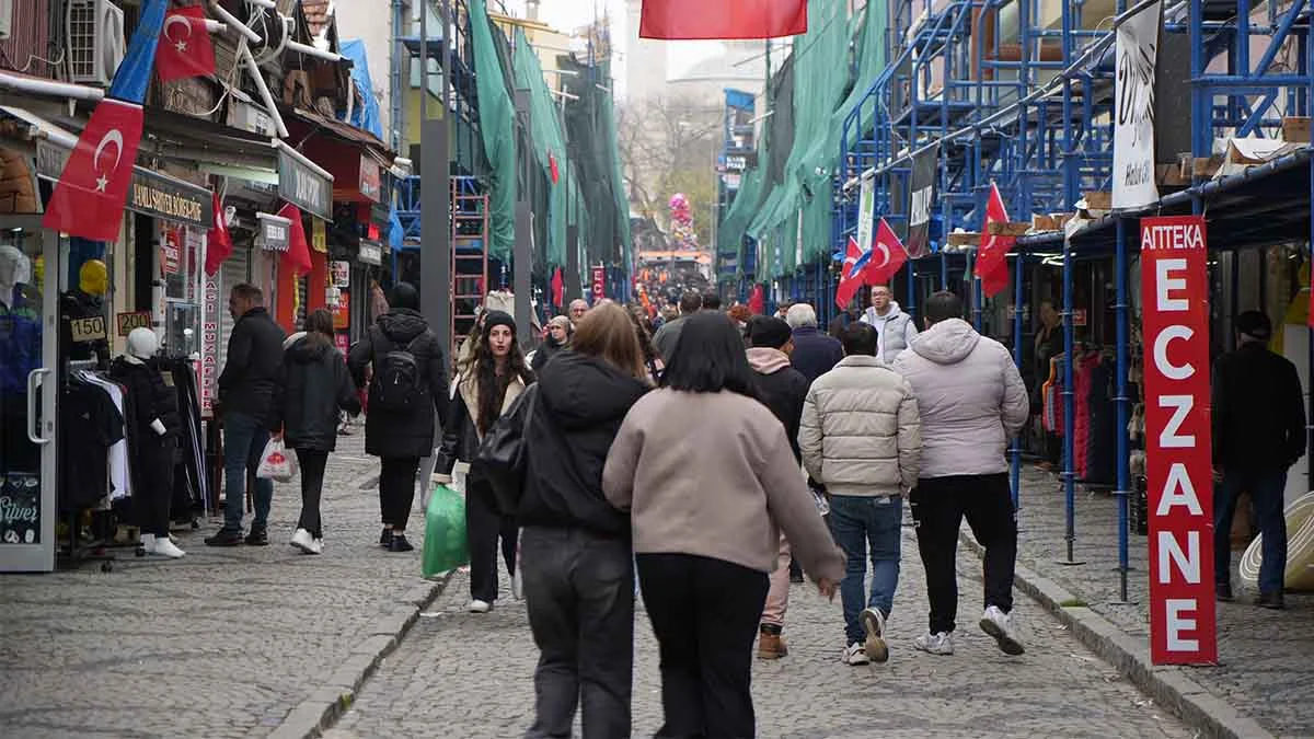 Edirne'deki Bulgar turist yoğunluğu esnafın yüzünü güldürdü