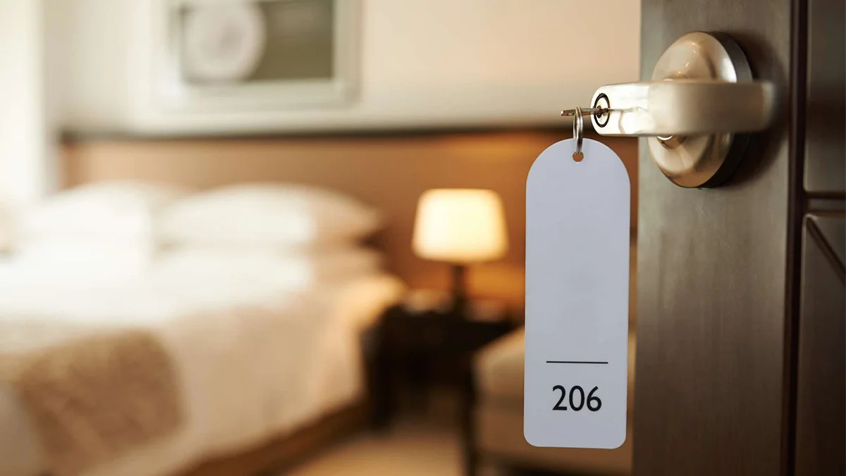 Kazak turist Antalya’daki otel odasında ölü bulundu