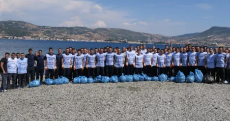 Asker, sahile indi