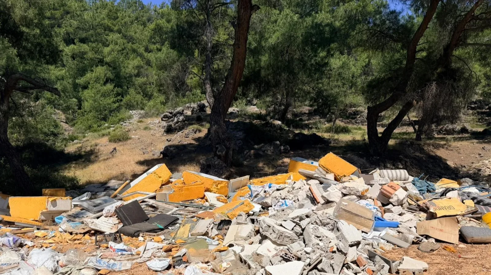 Antalya'da çevreyi kirletenlere foto kapanlı takip