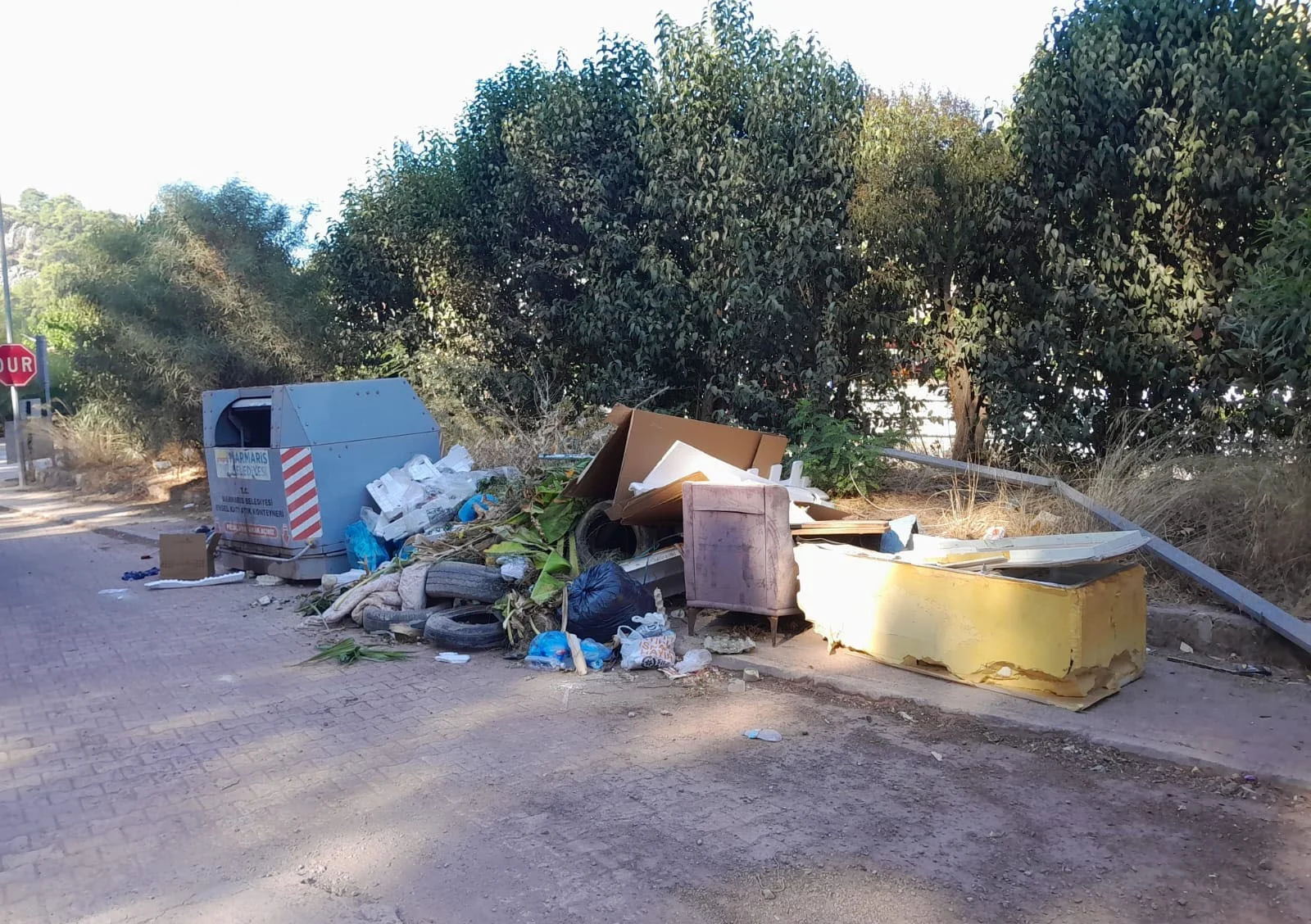 Bahçe atıkları ve molozlar Marmaris'i çöplüğe çeviriyor, turizm imajı zedeleniyor