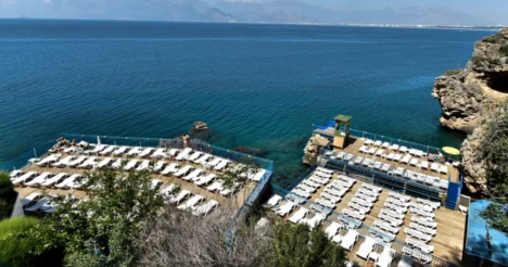 Antalya Muratpaşa’nın tüm plajları Mavi Bayrak aldı