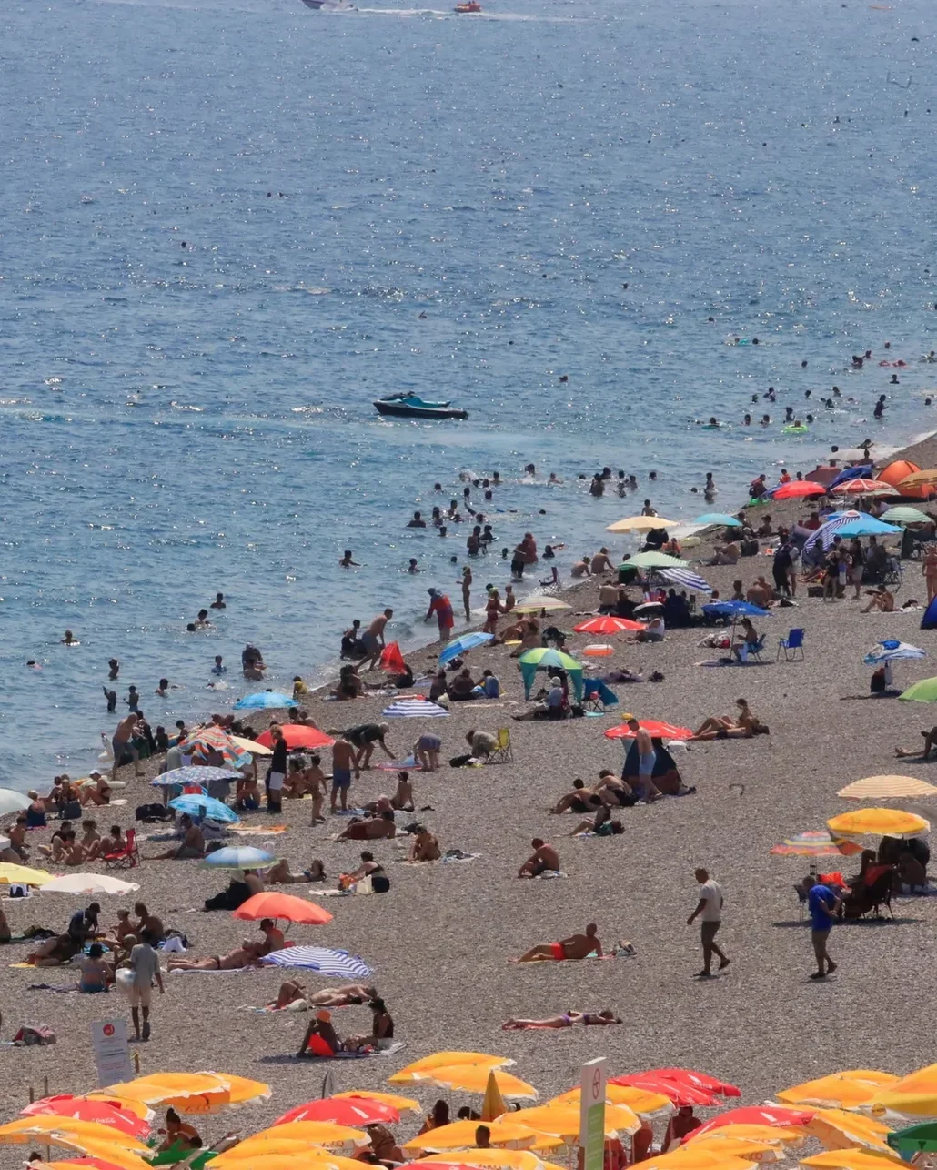 Antalya'da deniz suyu sıcaklığı 30 dereceyi gördü