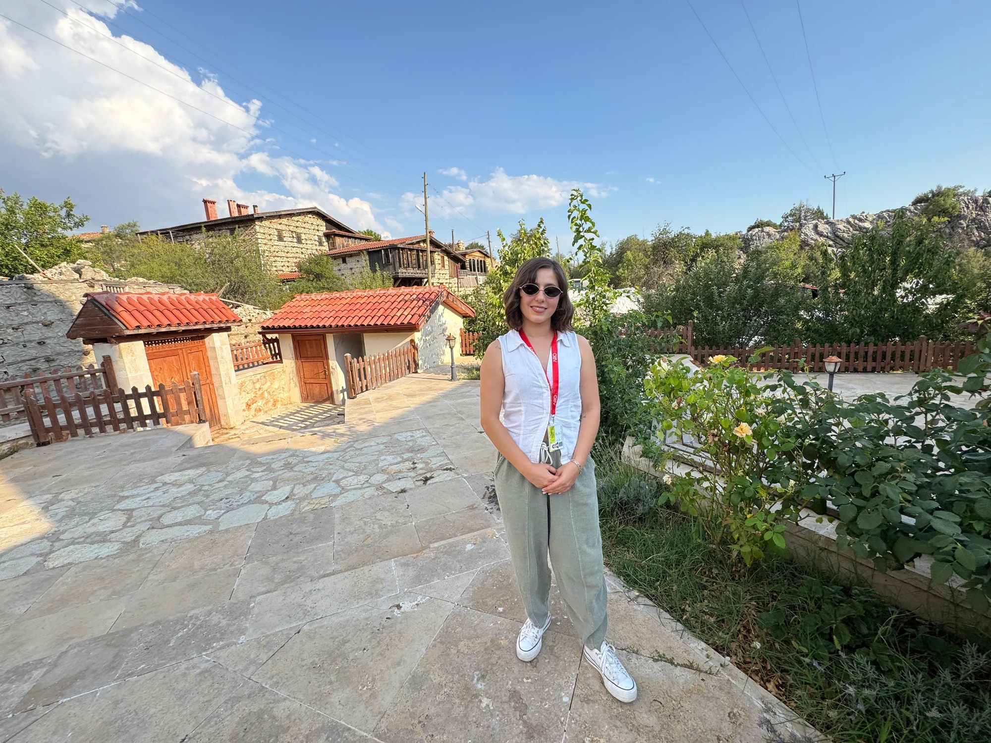 Tarih ve doğa tutkusu avukatlığın önüne geçti: Rehber oldu, turistlere Anadolu’yu anlatıyor