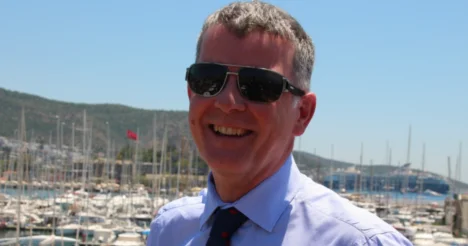 İngiliz Büyükelçi Moore, İngiliz tatilcileri Türkiye’ye çağırdı