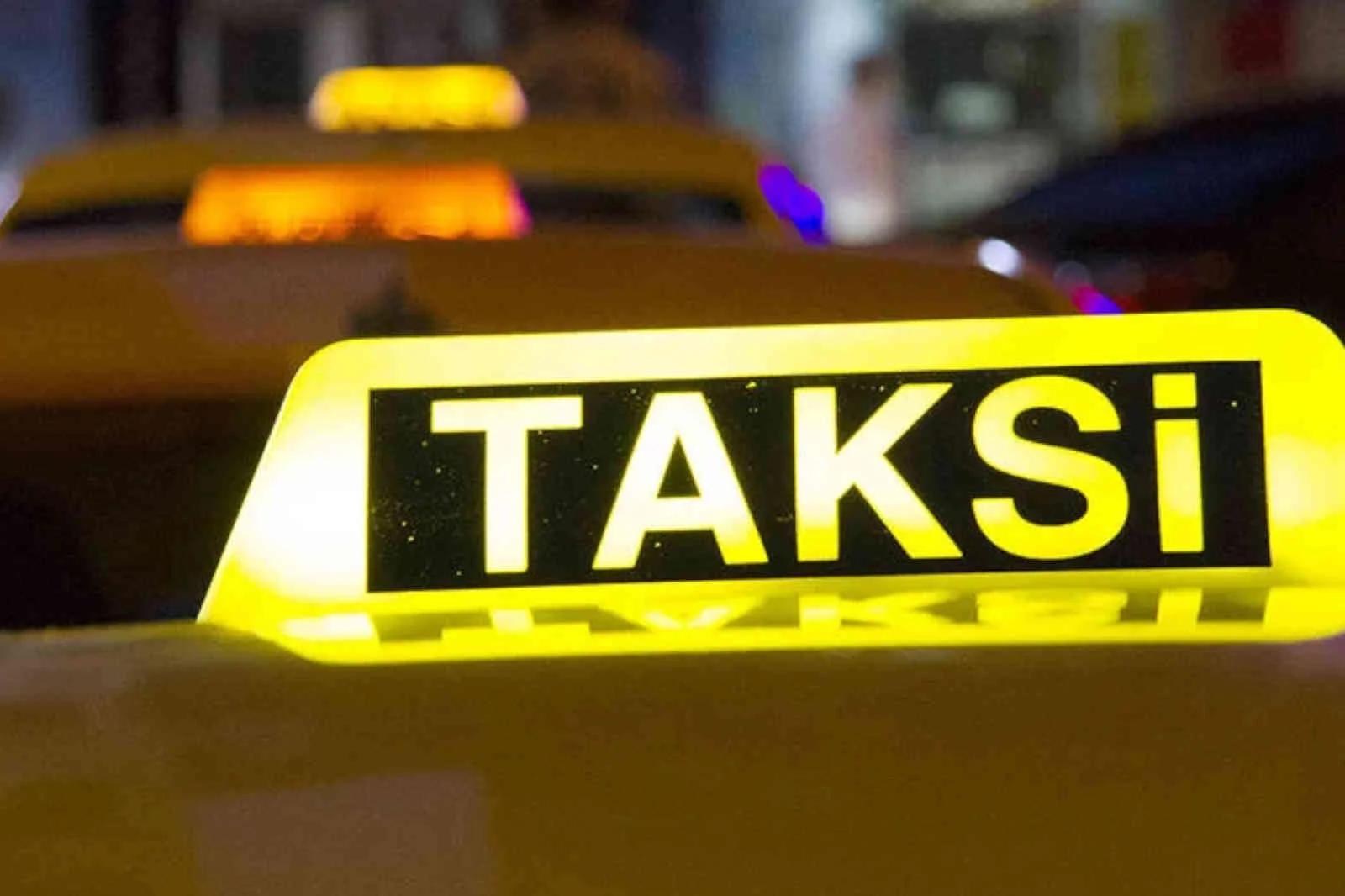 Taksi şoförleri ile turistleri soyuyorlardı, operasyonla yakalandılar